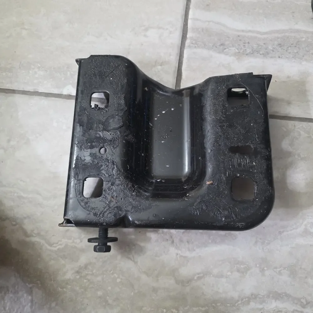 2020-2023 Chevrolet Silverado 2500 3500 Front Right Bumper Bar Bracket‎ 84568470